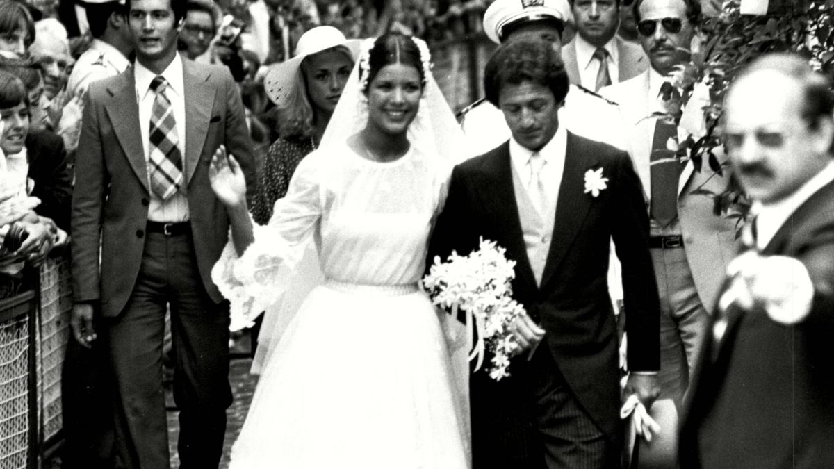 Todas las lecciones de estilo que Carolina de Mónaco nos enseñó en sus bodas con sus 3 vestidos de novia
