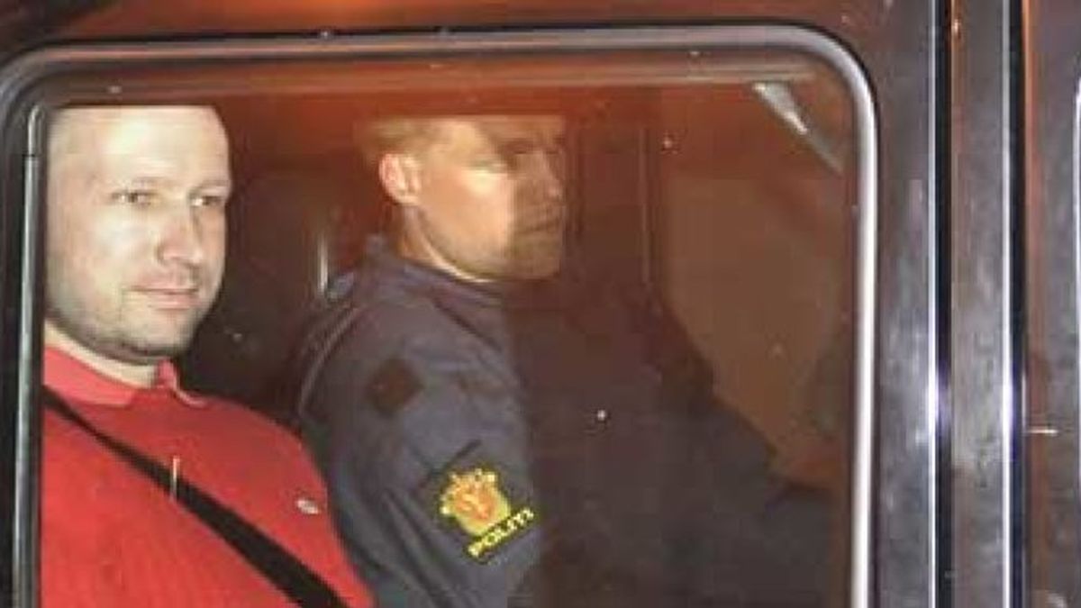 El abogado de Breivik achaca la matanza a la "locura" de su cliente