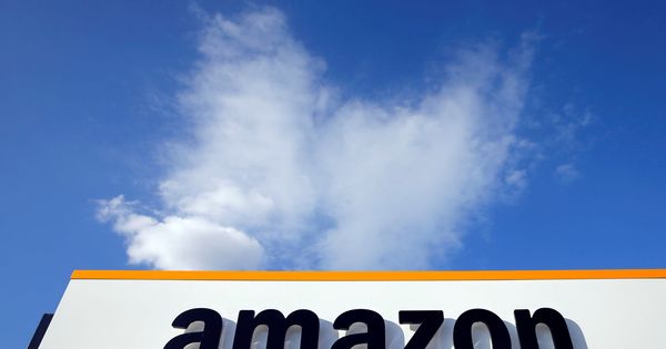 Foto: El logo de Amazon, en un centro de la compañía en Francia. (Reuters)