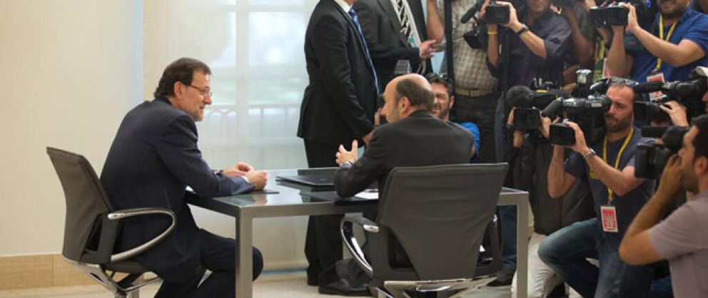 Foto: Rubalcaba logra su foto de hombre de Estado y Rajoy aprovecha para proponerle más pactos