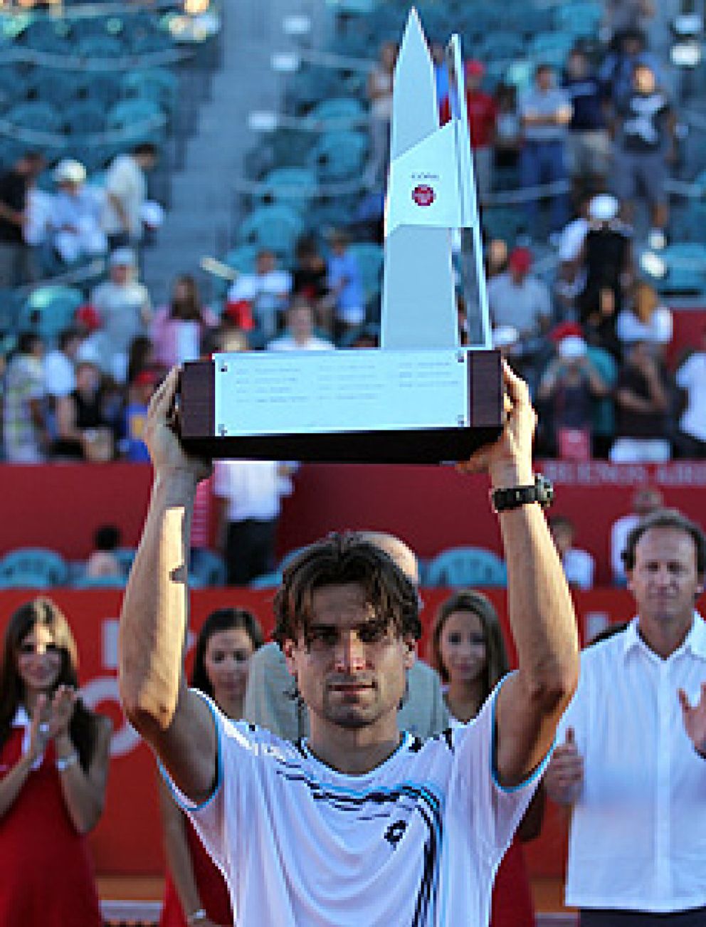 Foto: David Ferrer se consagra en Buenos Aires tras vencer a Almagro