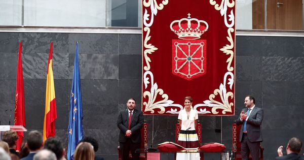 Foto: María Chivite toma posesión del cargo como presidenta de Navarra. (EFE)