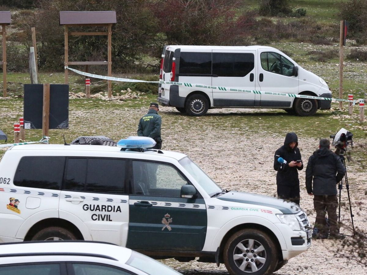 Foto:  Dispositivo policial en la sierra de Urbasa en Navarra. (EFE/Iñaki Porto)