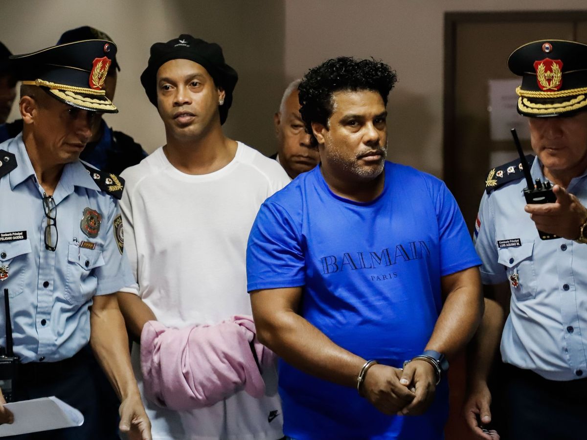 Foto: Ronaldinho Gaúcho fue detenido en Paraguay en 2020 junto a su hermano, Roberto, por falsificación documental. (EFE)