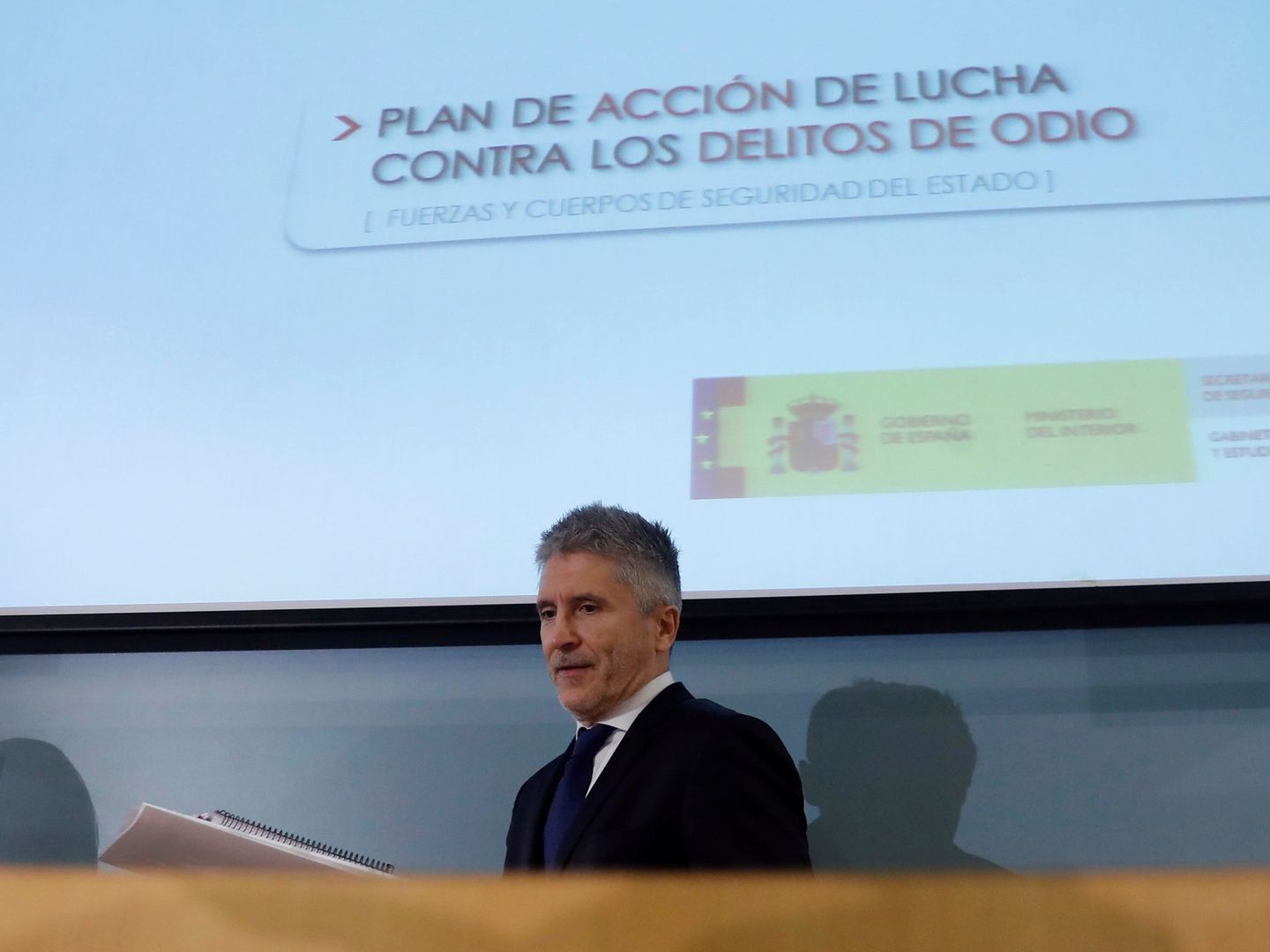 El ministro del Interior, Fernando Grande-Marlaska, durante la presentación del plan de acción contra los delitos de odio de 2019. (EFE)