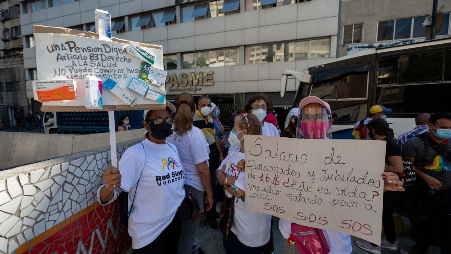 Manifestación de pensionistas en Caracas (Venezuela). (EFE/Rayner Peña)