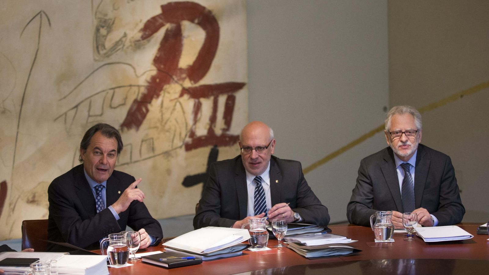 Foto: El expresidente de la Generalitat Artur Mas; el exsecretario de Govern Jordi Baiget, y el comisionado para la Transición Nacional, Carles Viver i Pi-Sunyer. (EFE)