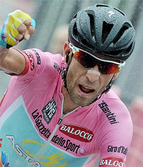 Foto: Nibali se exhibe en una etapa épica para coronarse en su Giro