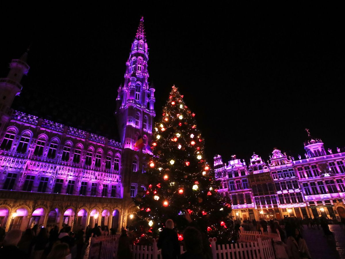 Foto: Iluminación navideña en Bruselas. (Reuters)