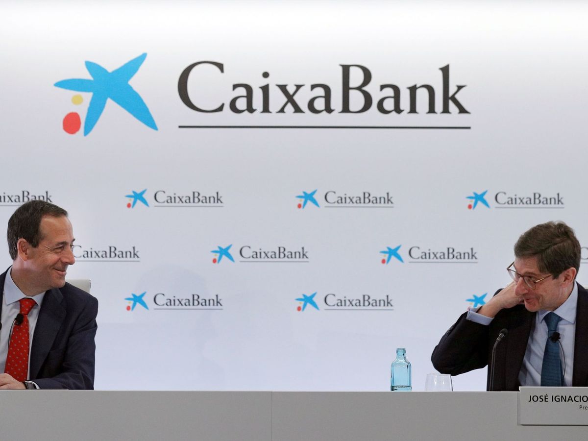Foto: El nuevo presidente de CaixaBank, José Ignacio Goirigolzarri (d), y el CEO, Gonzalo Gortázar. (EFE)