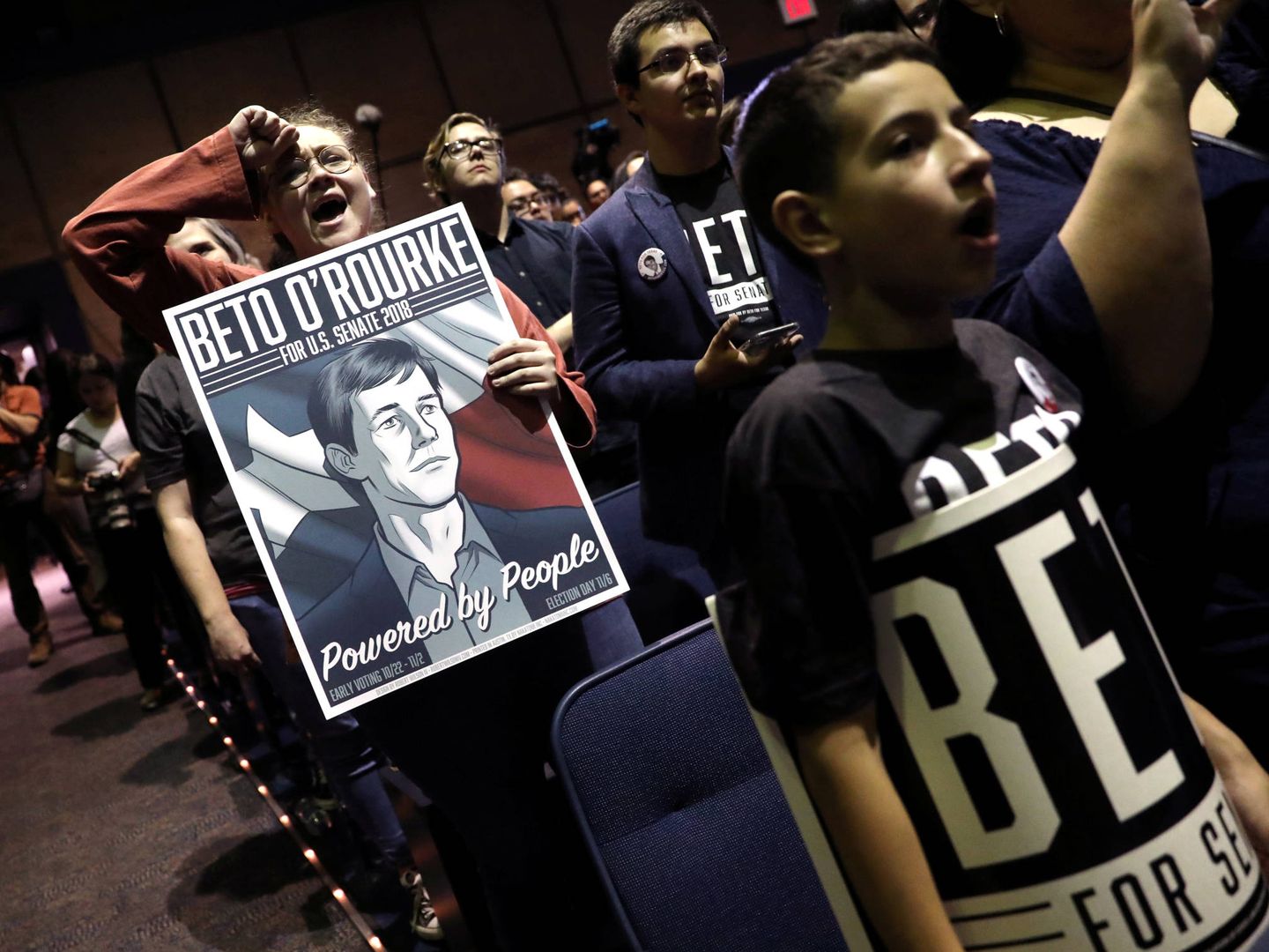 Seguidores del demócrata Beto O'Rourke durante un mitin de campaña en El Paso, Texas. (Reuters)