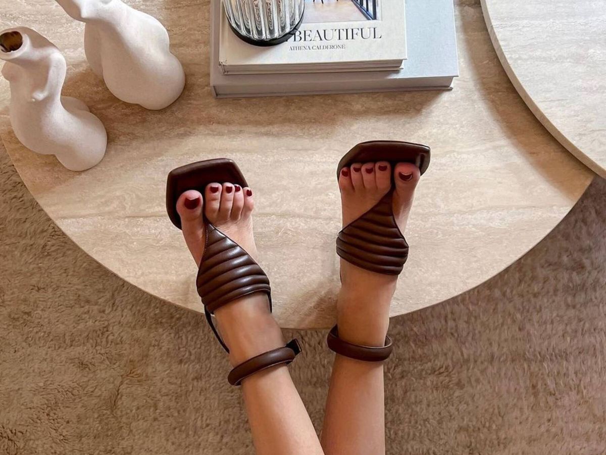 Foto: Las sandalias que serán tendencia este verano. (Instagram/@hannahstraffordtaylor)