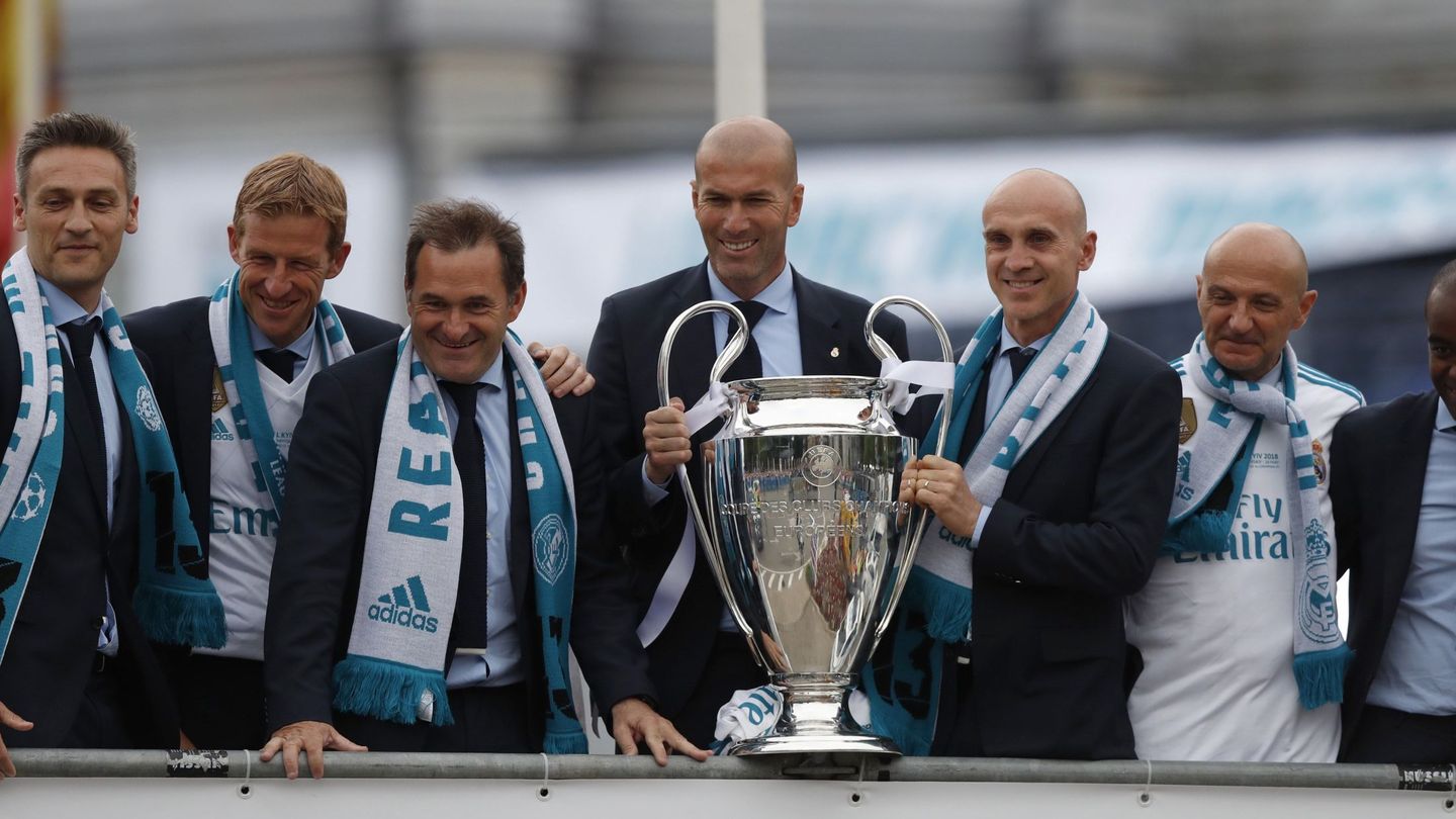 Zidane y su cuerpo técnico. (EFE)