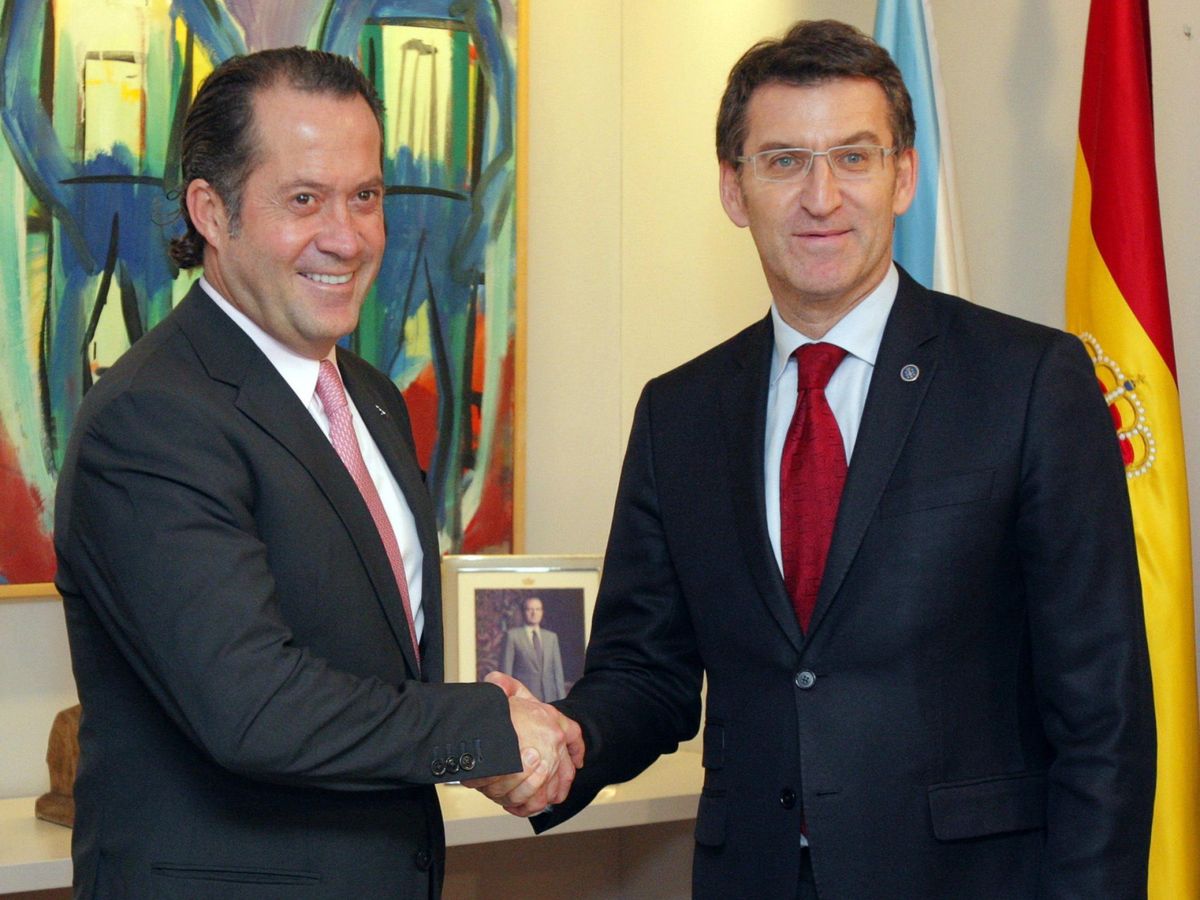 Foto: El presidente de Abanca, Juan Carlos Escotet (i), y el presidente de la Xunta, Alberto Núñez Feijóo. (EFE)