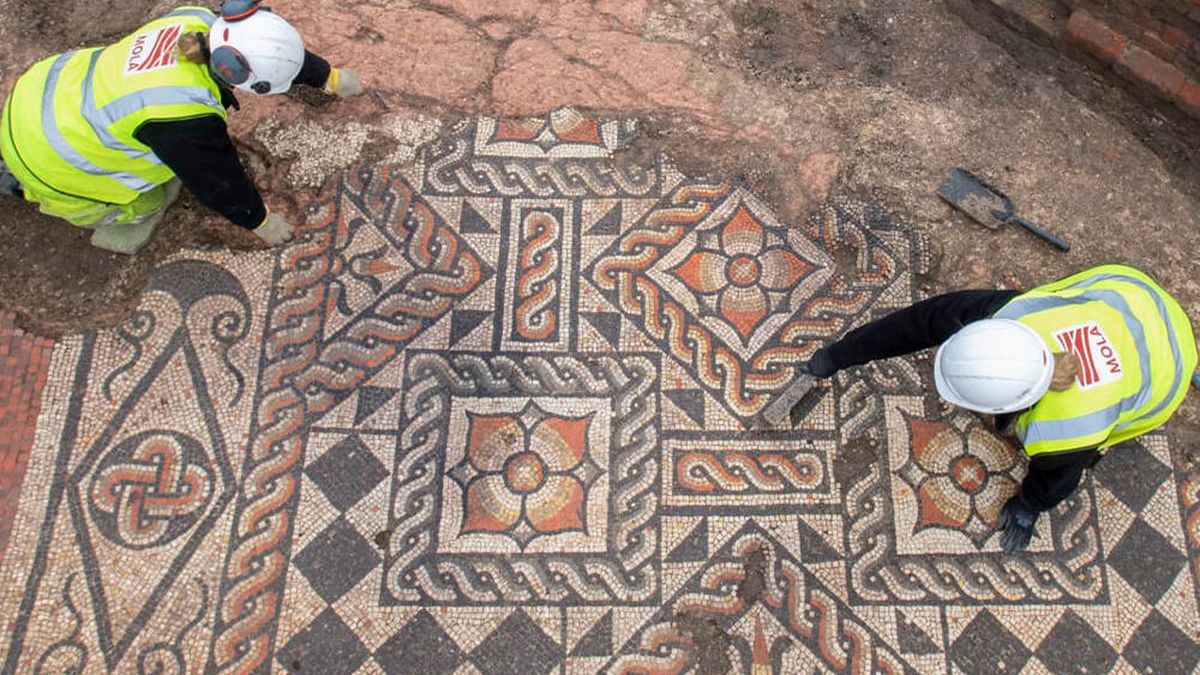 Encuentran el mosaico romano más grande de Londres al lado del edificio Shard