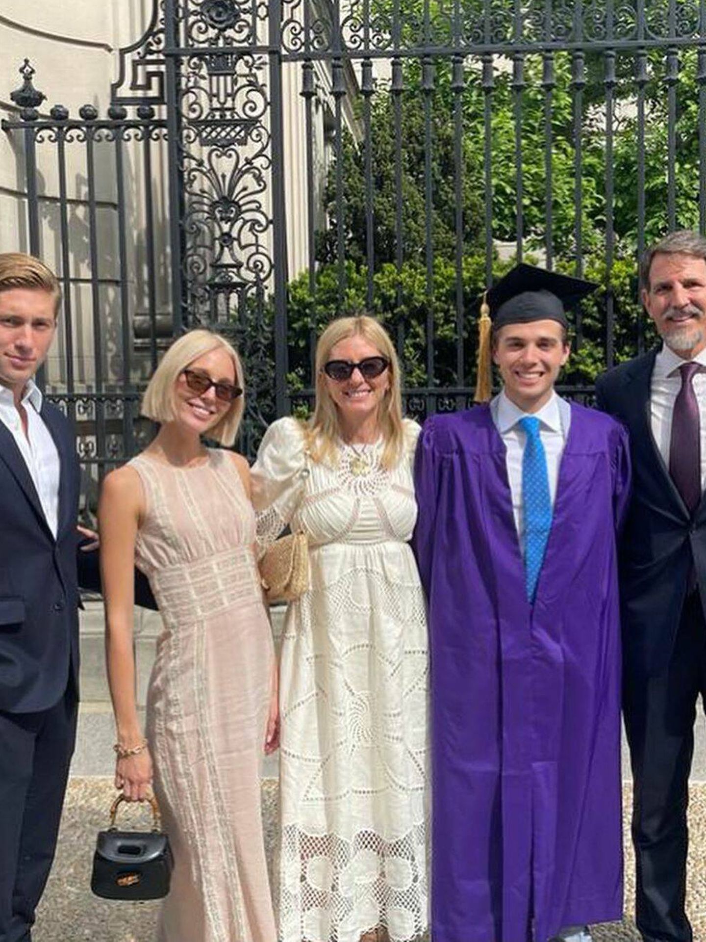 Los príncipes Pablo y Marie-Chantal de Grecia, en la graduación de su hijo Achileas-Andrea. (Instagram/@pavlogreece)