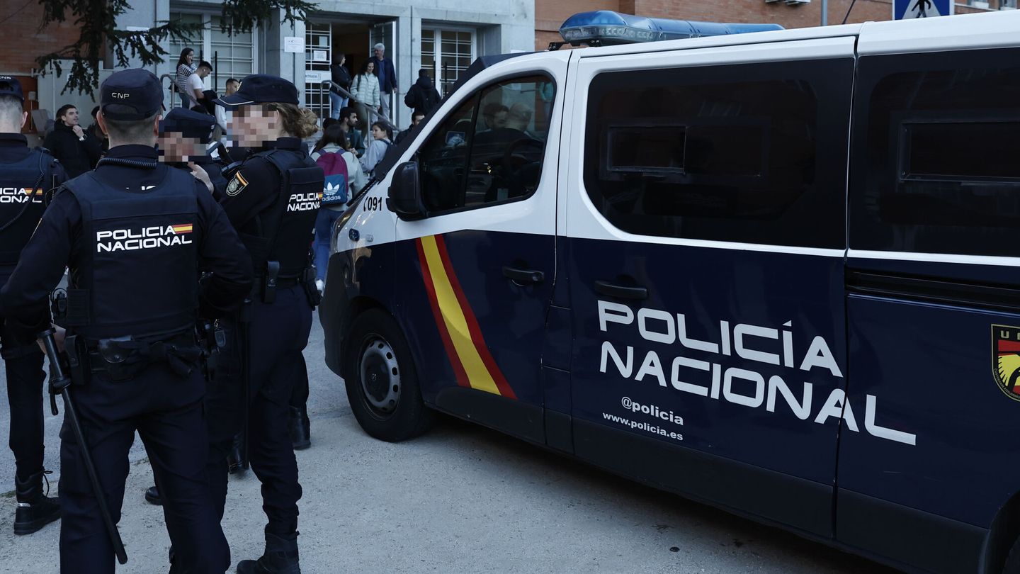 Agentes de la Policía Nacional (EFE/Sergio Pérez)