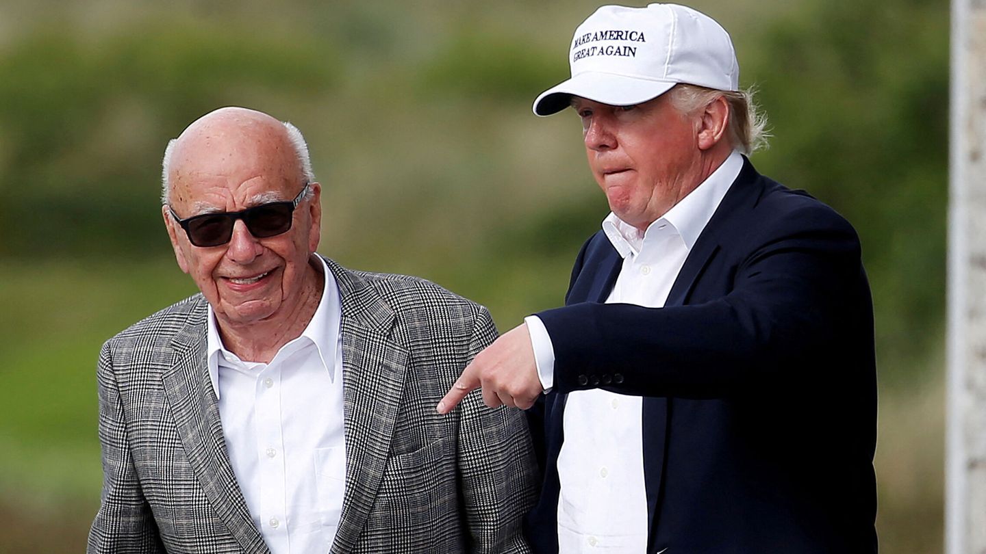 Donald Trump, junto a Rupert Murdoch. (Reuters)