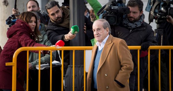 Foto: El periodista deportivo José María García, esta tarde a su llegada a la Audiencia Nacional de Madrid. (EFE)