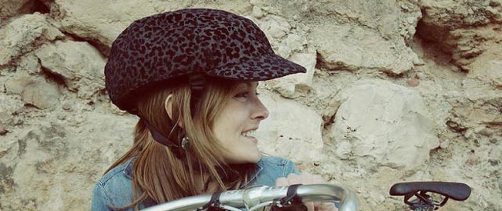 Foto: Un casco de bici plegable valenciano triunfa en Estados Unidos en la búsqueda de financiación