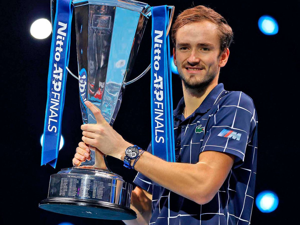 Foto: Daniil Medvédev posa con la Copa de Maestros cuando se alzó ganador hace dos ediciones. (Fuente: Nitto ATP Finals)