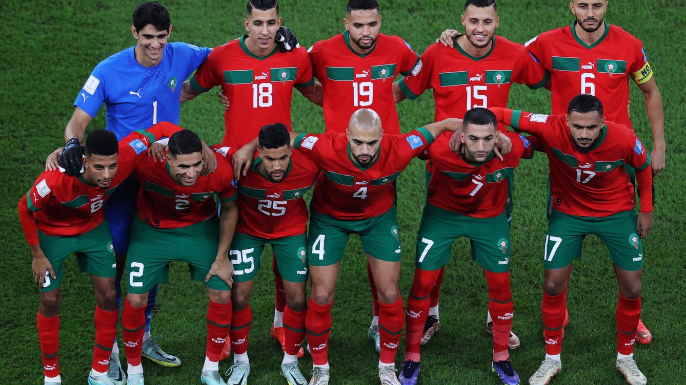 Foto: El 11 titular de Marruecos que eliminó a Portugal y se clasificó por primera vez a semifinales. (EFE/EPA/Abedin Taherkenareh) 