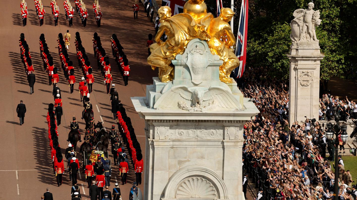 Londres despide a la reina Isabel II.      (Reuters/Pool/Chip Somodevilla)
