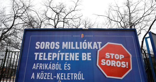 Foto: A government billboard is seen in budapest