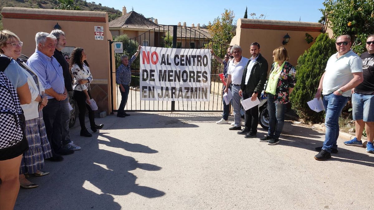 El PSOE rivaliza con Vox para capitalizar el rechazo a un centro de menores en Málaga
