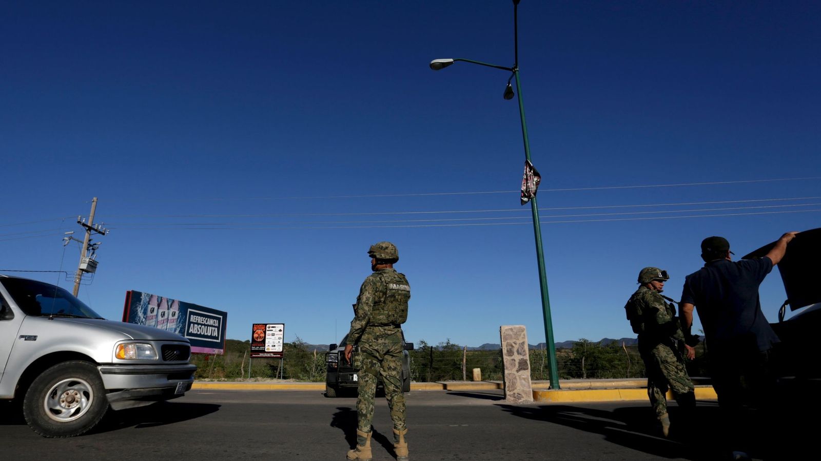 Foto: Soldados mexicano en un 'checkpoint' en la ciudad natal del Chapo Guzmán, en el estado de Sinaloa (Reuters). 