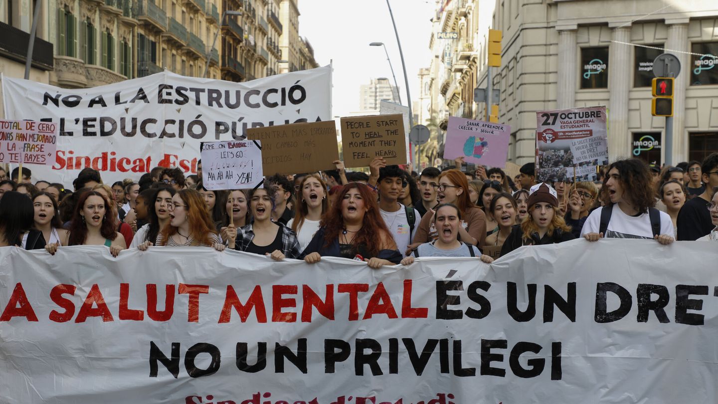 Estudiantes se manifiestan en Barcelona este mes de octubre. (Foto: EFE/Andreu Dalmau)