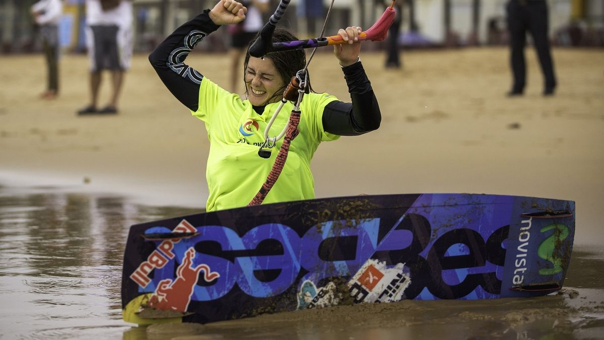 Gisela Pulido no falla en China y recupera su corona mundial en 'kitesurf'