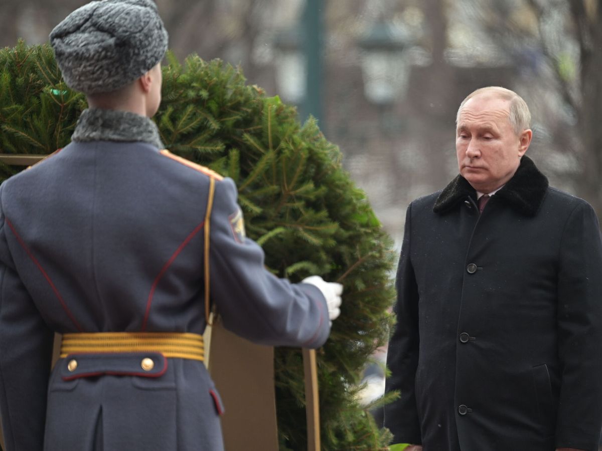 Foto: Vladímir Putin, en un reciente homenaje al soldado desconocido. (EFE/Nikolsky)