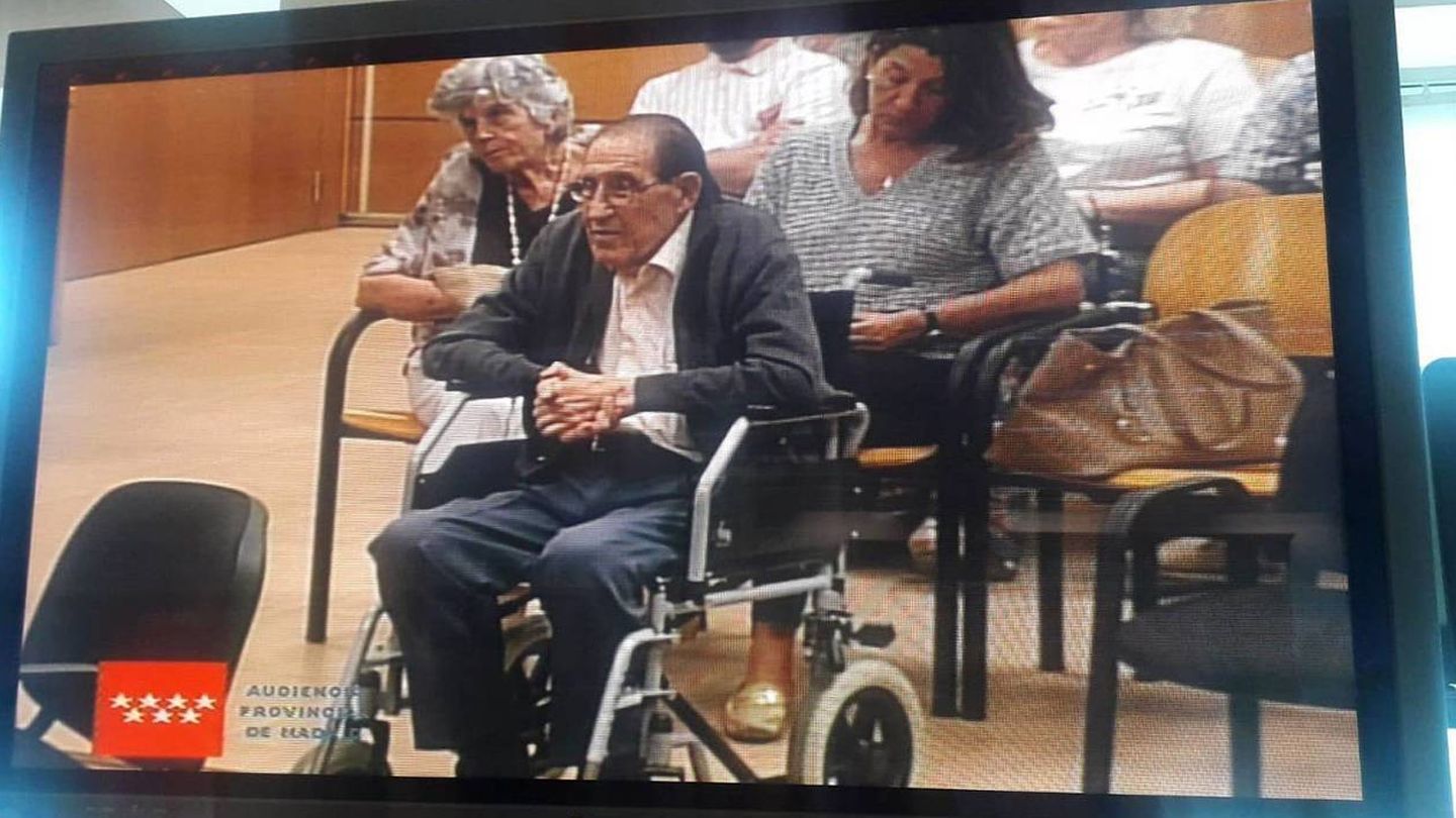 El doctor Eduardo Vela durante el juicio (Europa Press)