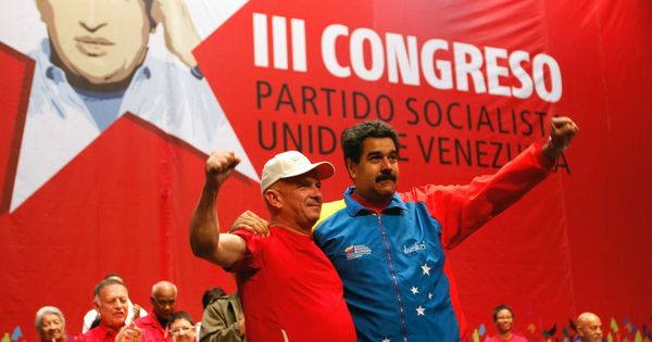 Foto: Maduro recibe en loor de multitudes a Hugo Carvajal, detenido por la DEA en Aruba en 2014 y luego repatriado. (EFE)