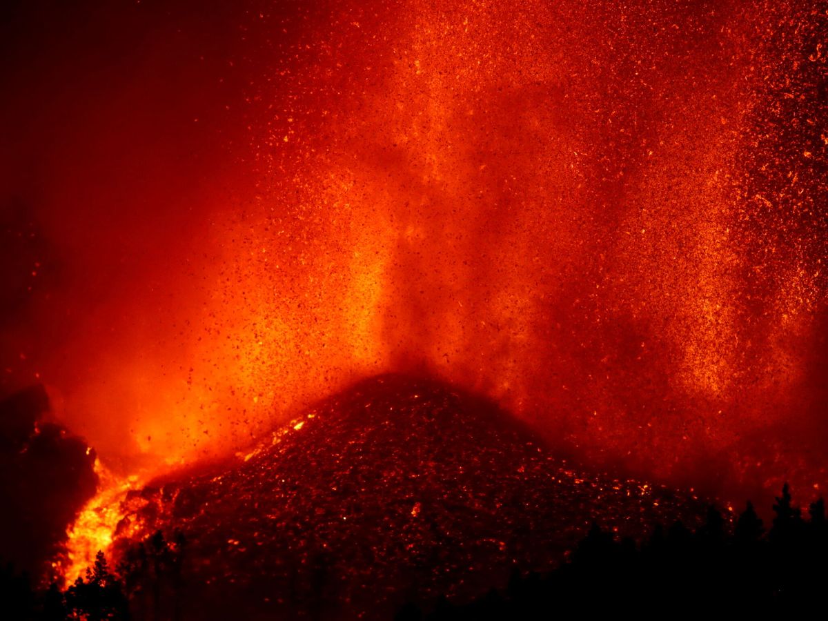 Foto: Lava en el volcán Cumbre Vieja. (Reuters)