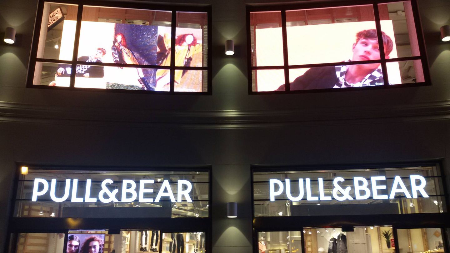Exterior de una tienda de Pull & Bear. (Reuters)