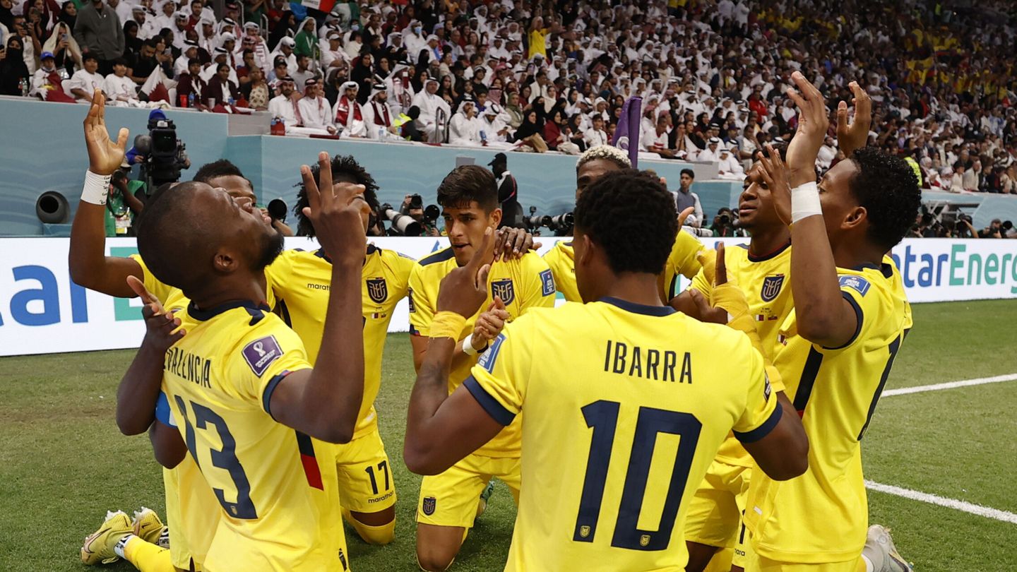La selección ecuatoriana celebra el gol de Enner Valencia en Qatar 2022.