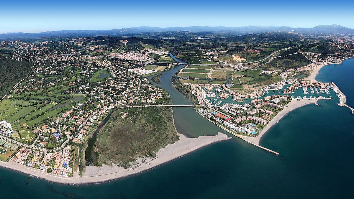 Puerto Banús, Sotogrande... Andalucía indulta los puertos vip con 50 años más