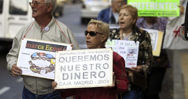 Foto: Protestas de afectados por las preferentes. (EFE)