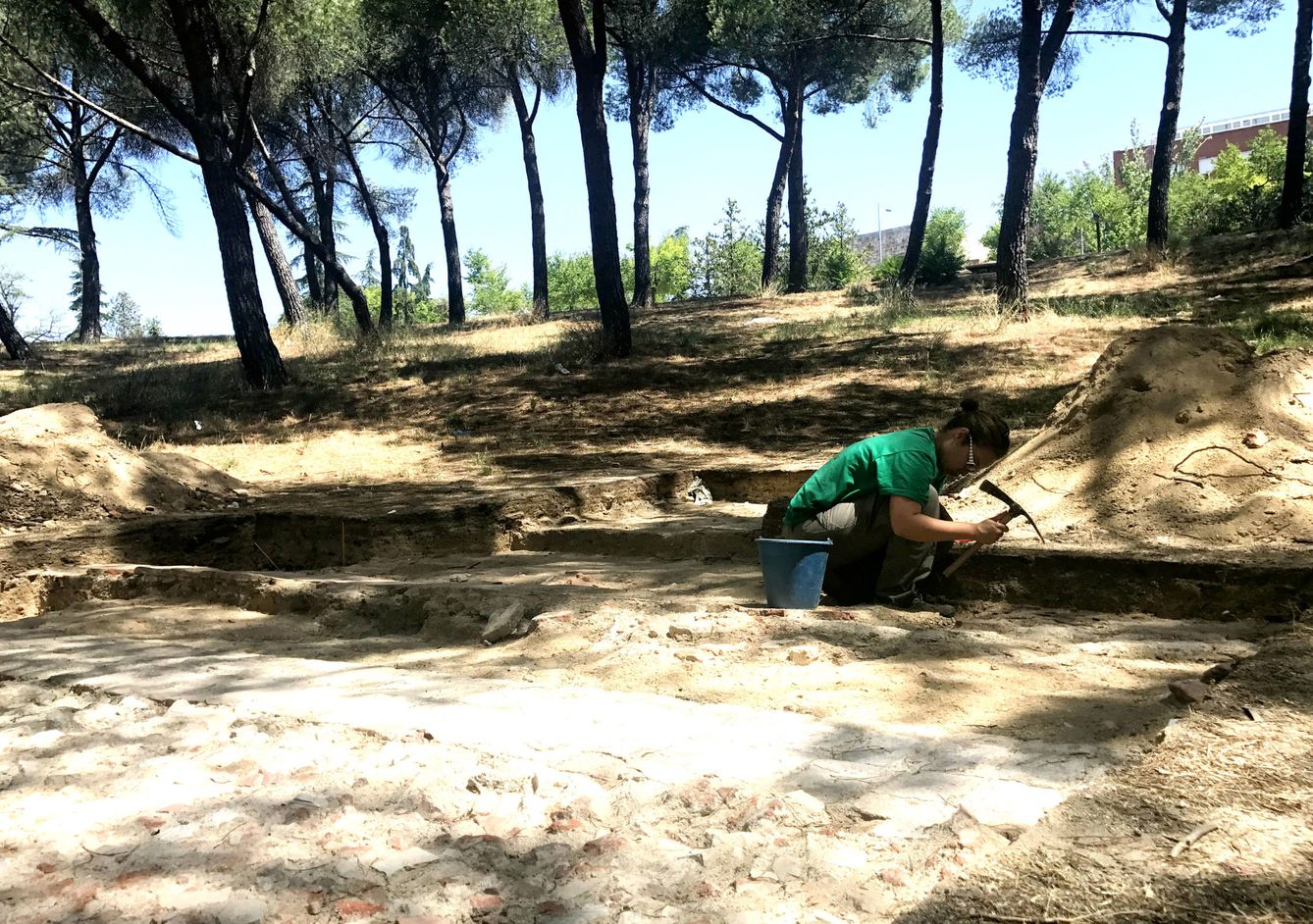 Trabajos arqueológico en el antiguo asilo de Santa Cristina (P.C.)