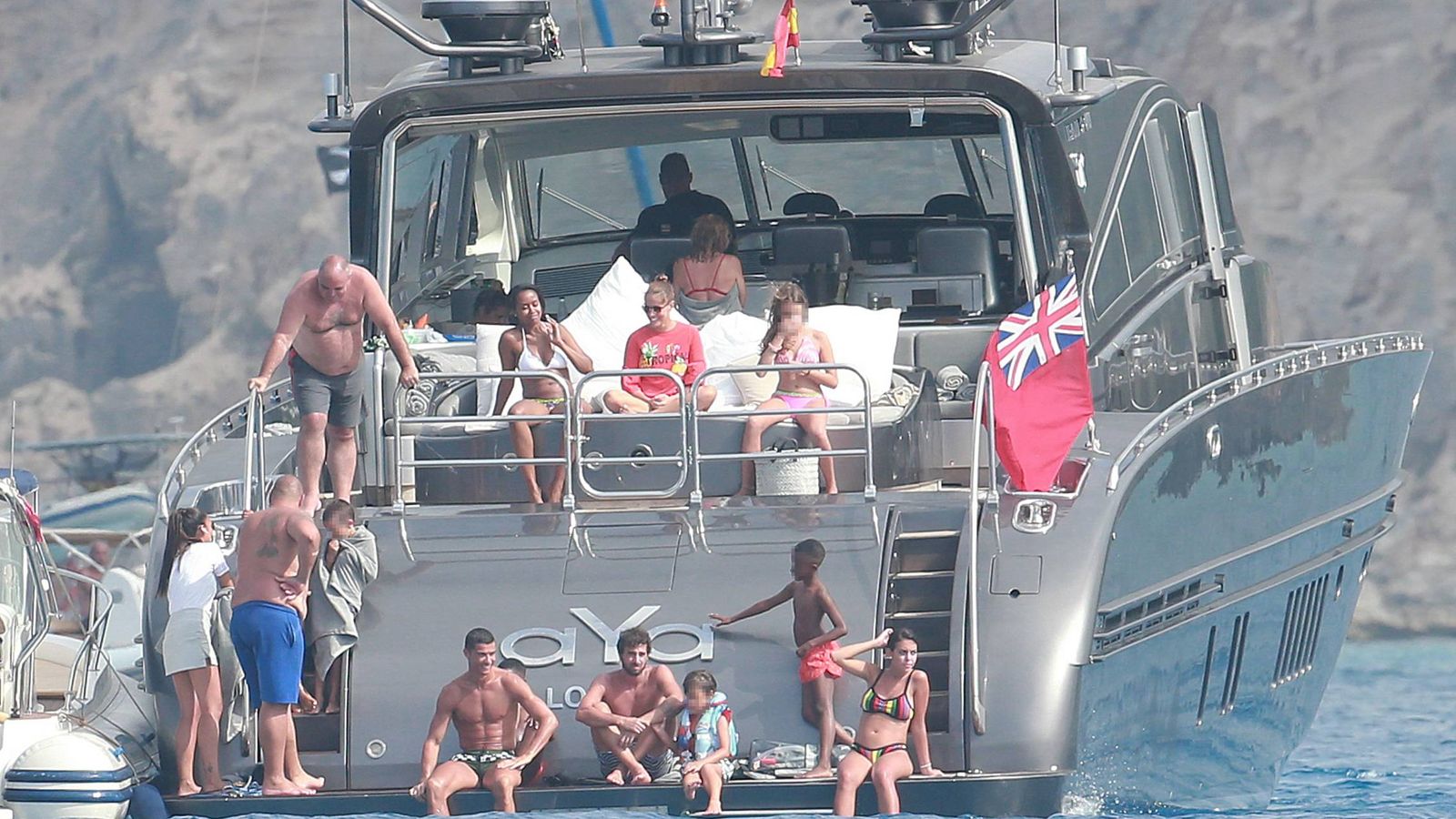 Foto: La familia de Cristiano Ronaldo durante las vacaciones de este año. (Gtres)