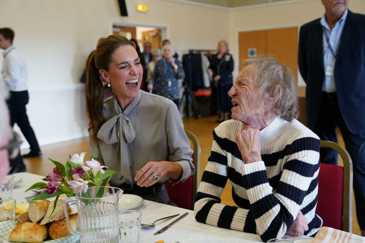 Foto de Kate Middleton, en Sussex pero sin los Sussex: su tierna visita a una vecina de 94 años