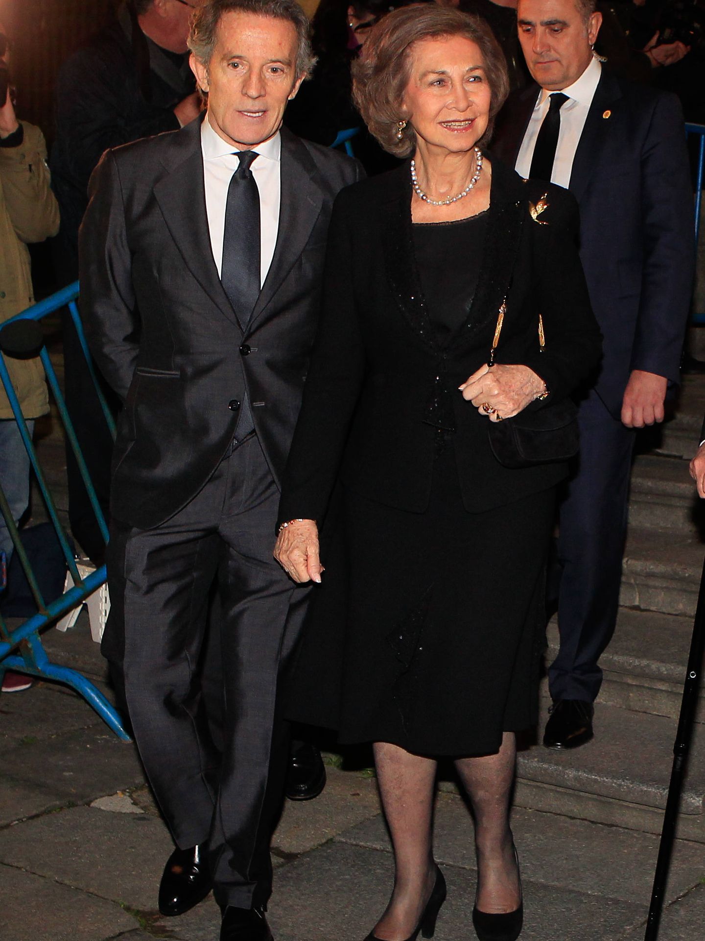 Alfonso Diez y la reina Sofía en el funeral por la muerte de la duquesa de Alba en 2014. (Getty)