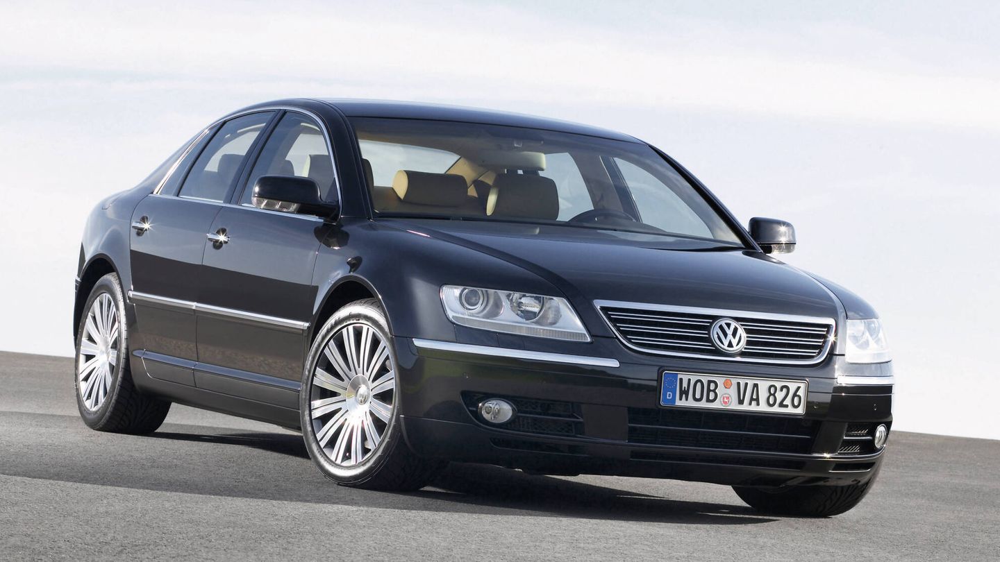 El Phaeton de primera generación metió a Volkswagen en el segmento de las berlinas de lujo.