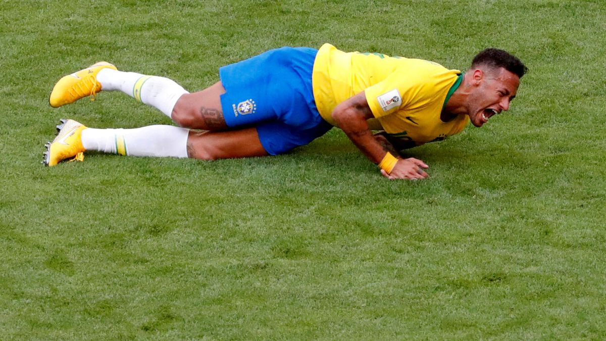 Neymar, el 'rey de la croqueta': ya acumula catorce minutos en el suelo en el Mundial