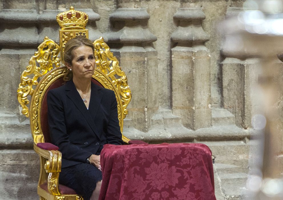 Foto: La infanta Elena, durante el funeral por la duquesa de Alba en Sevilla (Gtres)