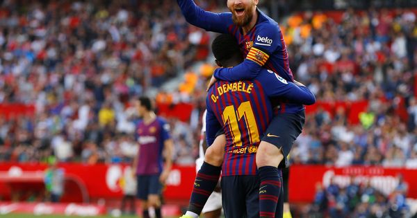 Foto: Messi celebra un gol con Dembélé. (Reuters) 