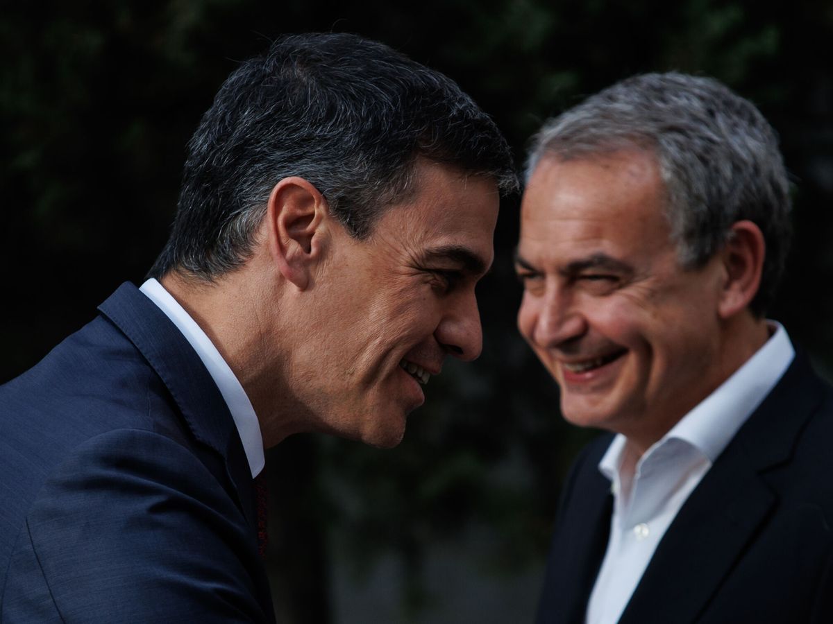 Foto: Sánchez y Zapatero, en una inauguración. (EP/Alejandro Martínez Vélez)