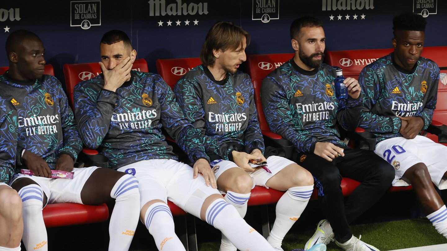 Los jugadores suplentes del Real Madrid. (EFE/Rodrigo Jiménez)